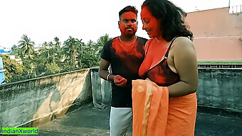 Giovane Uomo Tamil Dà Piacere A Due Splendide Donne Di Mezza Età Durante La Celebrazione Di Holi