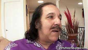 Genç (18+) Lynn Love, Ron Jeremy Ile Oral Ve Amcık Seksini Deneyimliyor