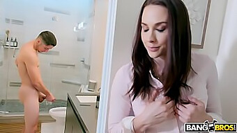 Chanel Preston Konfronterer Sin Søn Om Onani På Badeværelset