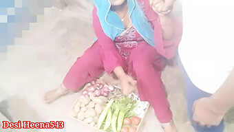 18-Year-Old Indian Bhabhi Caught On Camera By Vegetable Seller With Big Cock