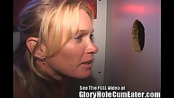 Una Milf Sensual Se Traga Todo El Semen Sin Protección En Un Encuentro En El Gloryhole