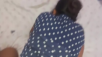 Indian Aunty With Small Tits Gets Pounded In Nangi Room