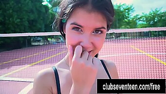 Una Encantadora Joven Se Involucra En Relaciones Sexuales Con Su Instructor De Fitness Al Aire Libre