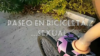 Un Voyage Sensuel À Vélo Avec Du Plaisir Coquin