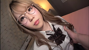 Fata Amatoare Cu Ochelari De Cosplay Primește Creampie În Ikebukuro