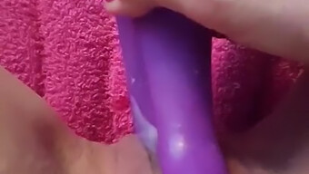 Europäisches Luder Genießt Vibratorspaß