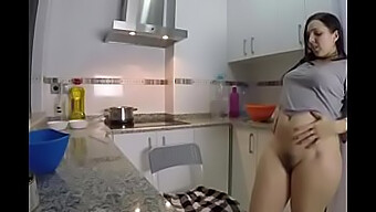 Un Vrai Couple Amateur Aime Cuisiner Et Sucer Des Bites En Hd